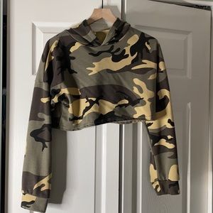 Cropped army sweatshirt